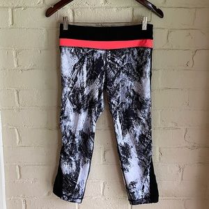 Active Life sz small black white pink marble pattern running capris workout